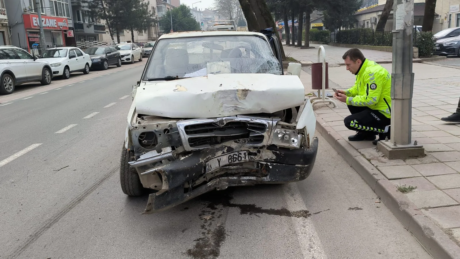 Seyir halindeki kamyonette kalp krizi geçiren sürücü yaşamını yitirdi