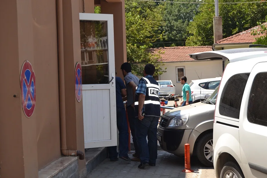 Akhisar’da silahlar konuştu: 3 yaralı