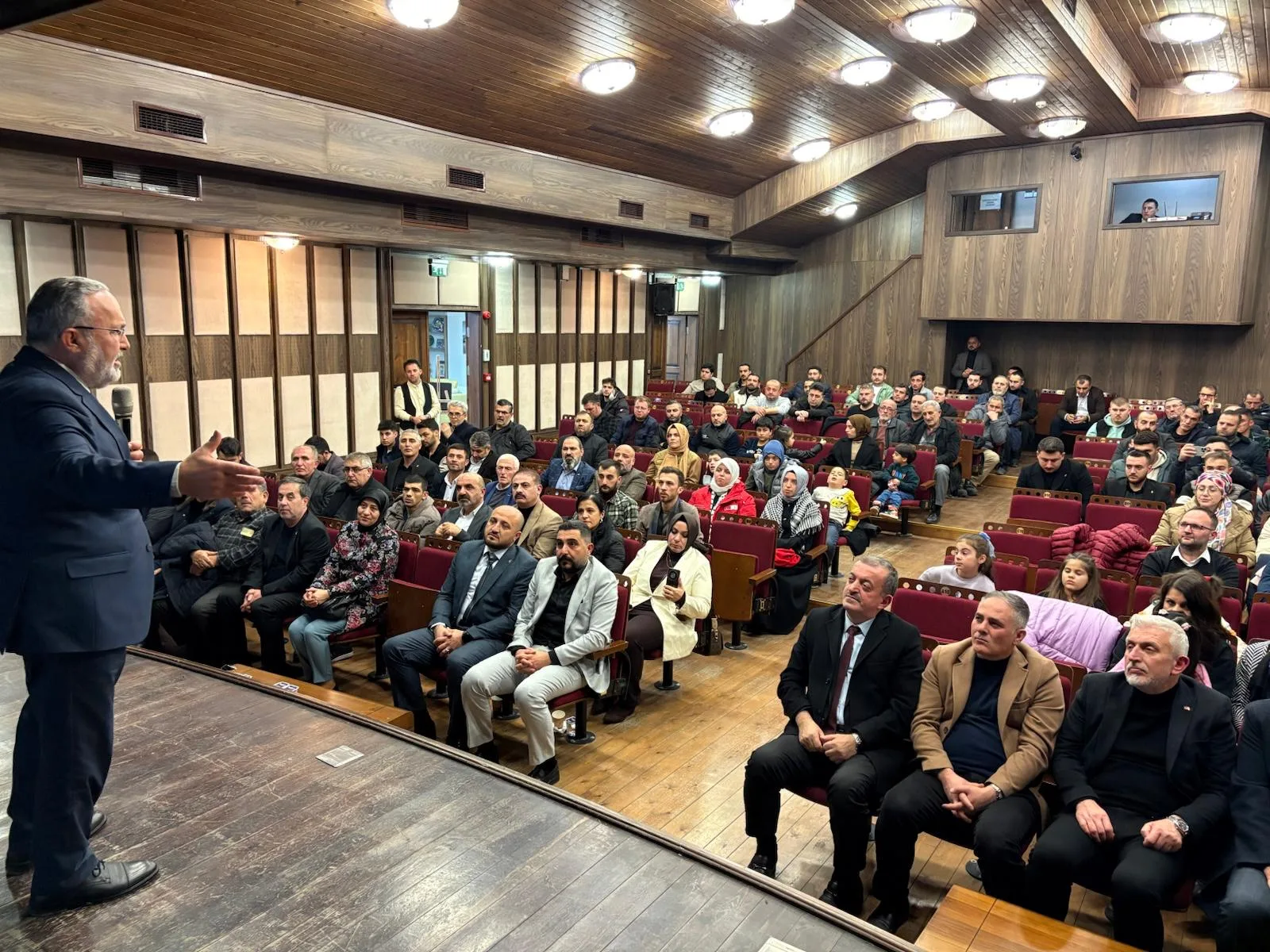 Dünün ve bugünün gençliği İnegöl’de konuşuldu
