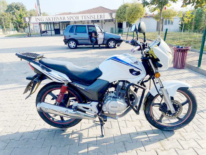 Park halindeki motosiklet çalındı