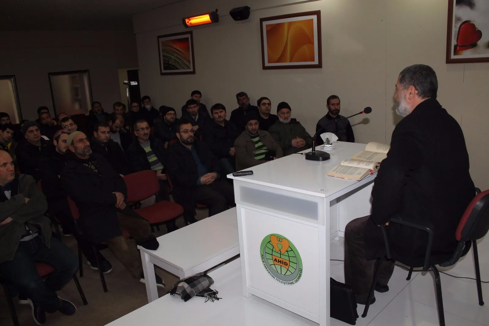 "Allah" demeyi öğrenmeliyiz