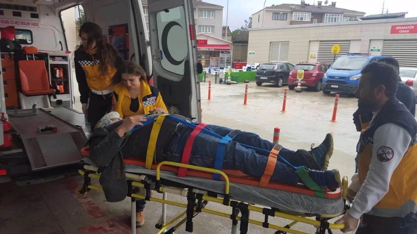 Genç mobilyacı çatıdan düştü