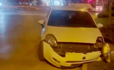 Kontrolden çıkıp kaldırıma çarptı
