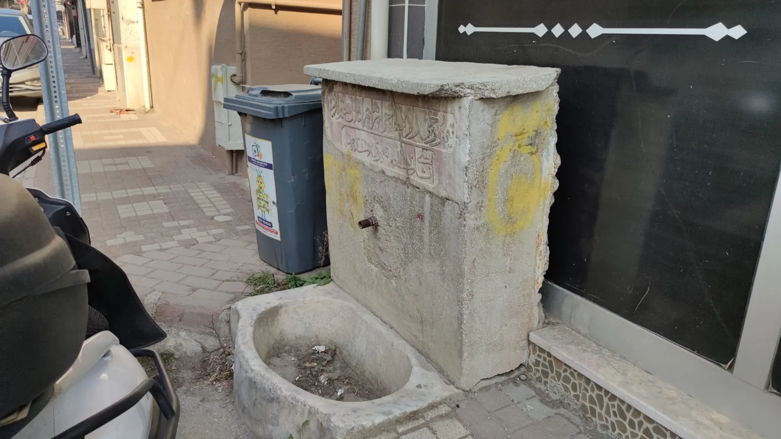 İnegöl’de çöplüğe dönen tarihi çeşme yeniden ayağa kaldırılacak
