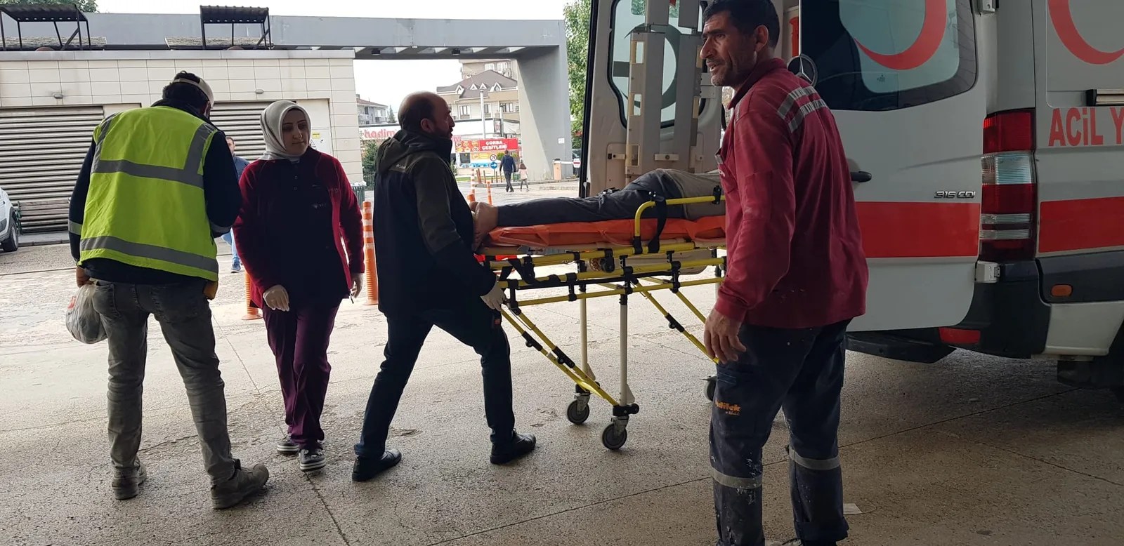 İnegöl’de köpeğin saldırısına uğrayan inşaat işçisi ağır yaralandı