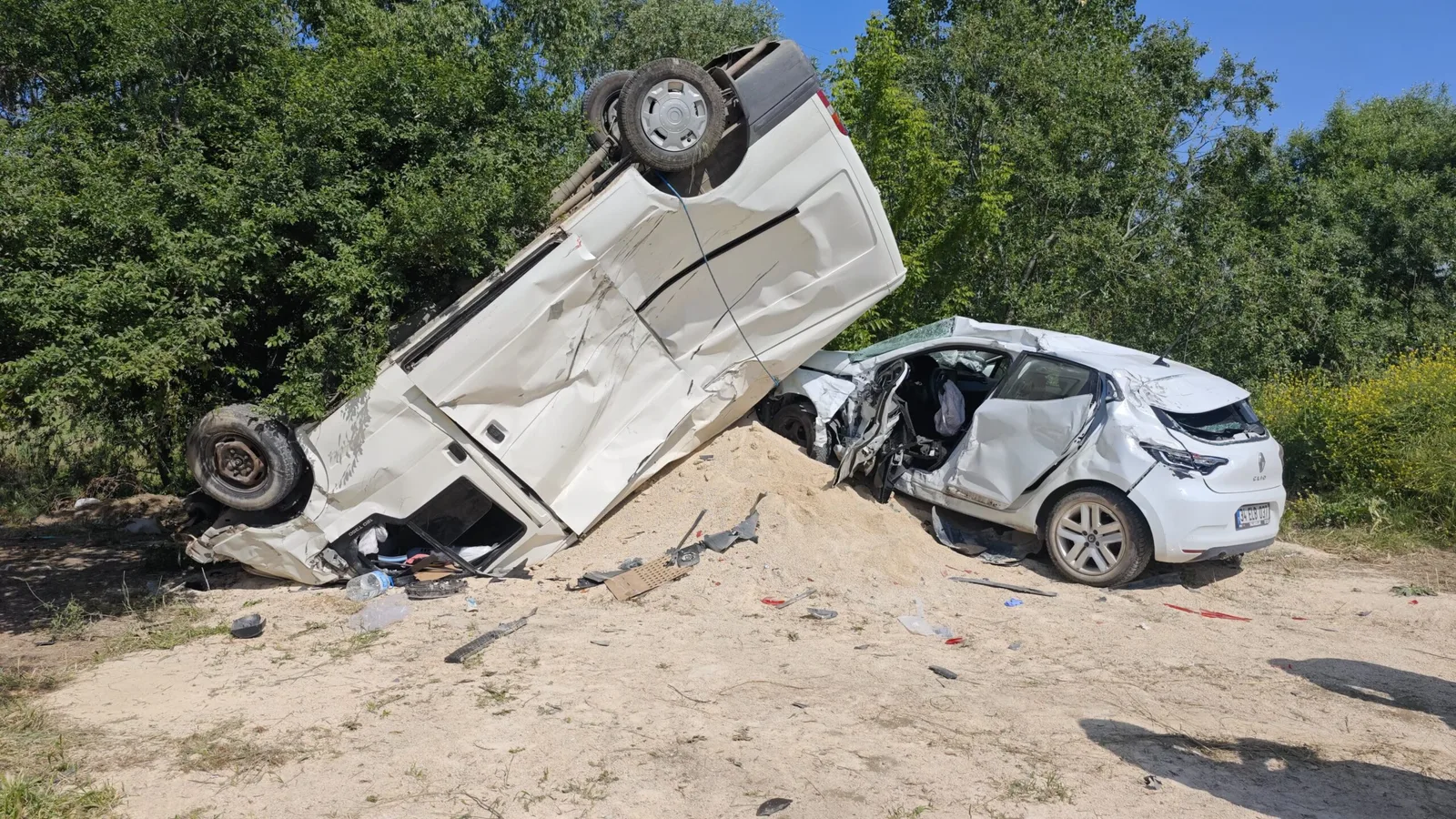 İnegöl’de feci kaza 3 yaralı
