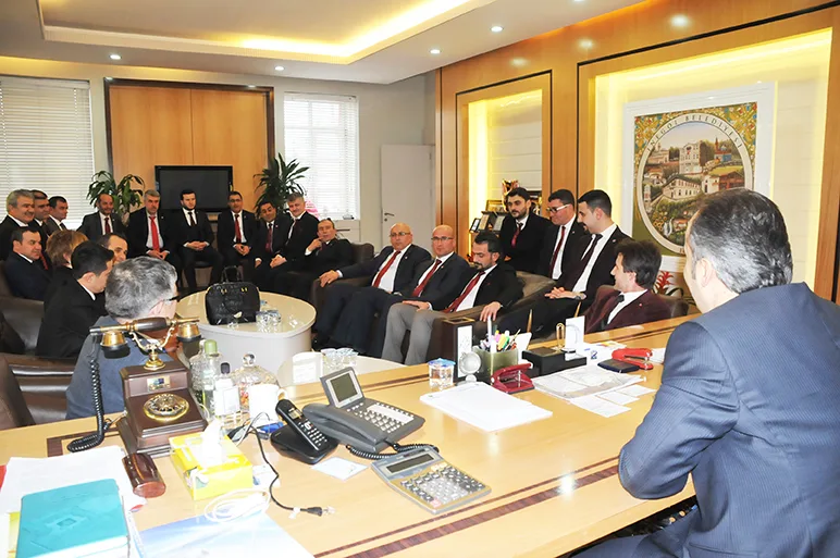 İnegöl'de siyasi seviye çok güzel