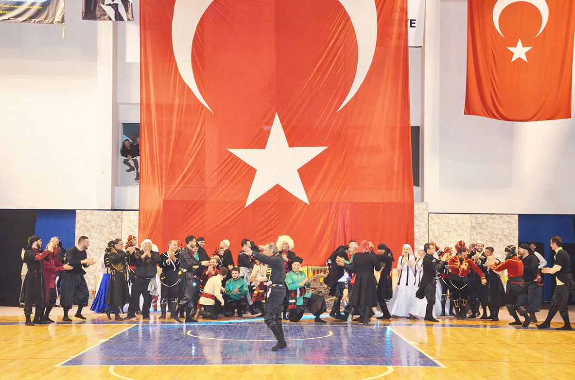 GÜRCÜ KÜLTÜR GECESİ'NE AKIN ETTİLER