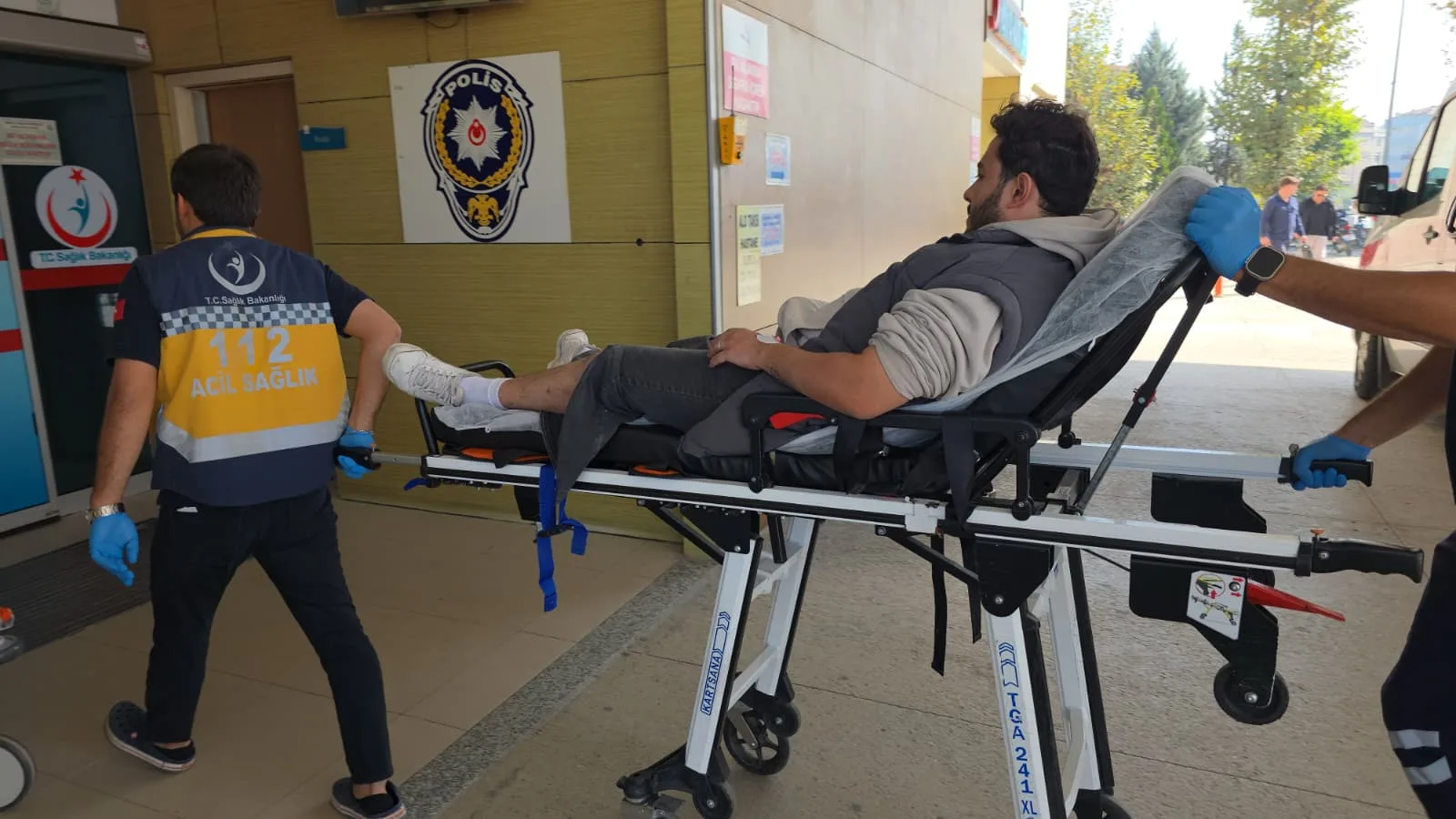 Önce çarptı, sonra yaralıları bırakıp kaçtı
