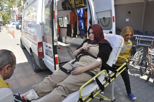 Okuldan çıkan öğrenciye çarpıp kaçtı
