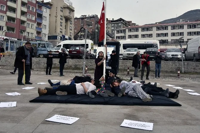 15 Temmuzu Sokak Tiyatrosuyla Anlattılar