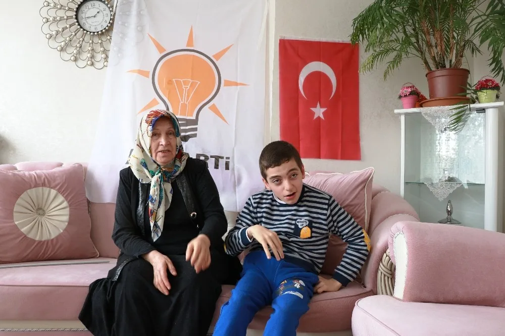 15 Yaşındaki Engelli Mustafanın Erdoğan Sevgisi