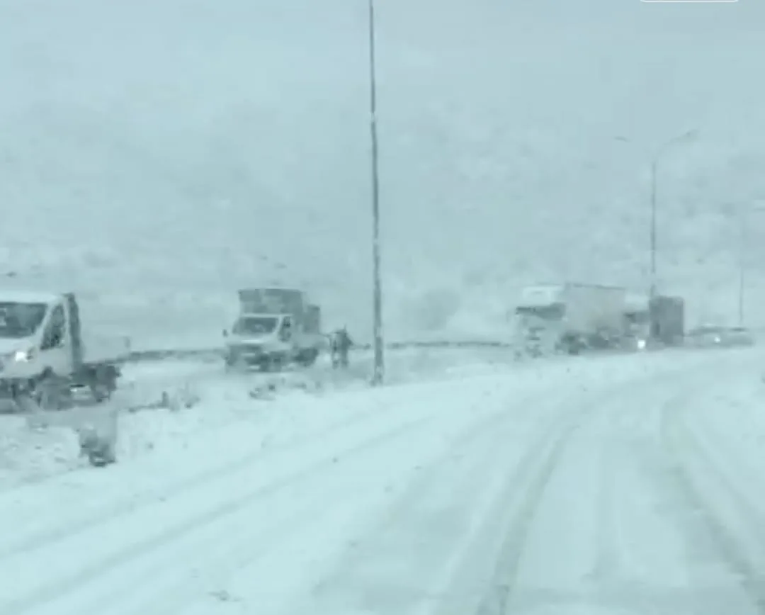 Yol Kapandı Sürücüler Zor Anlar Yaşadı