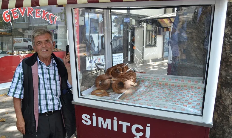 Şahin Amca, simitçilikten emekli oldu