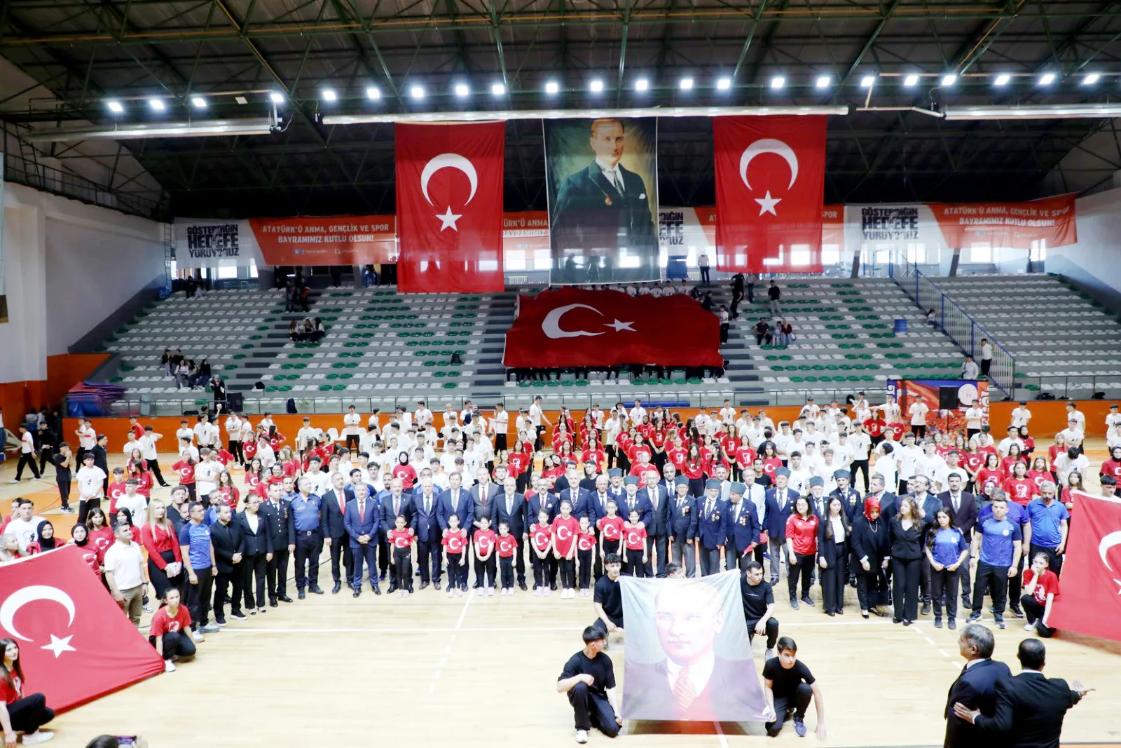 19 Mayıs coşkuyla kutlandı