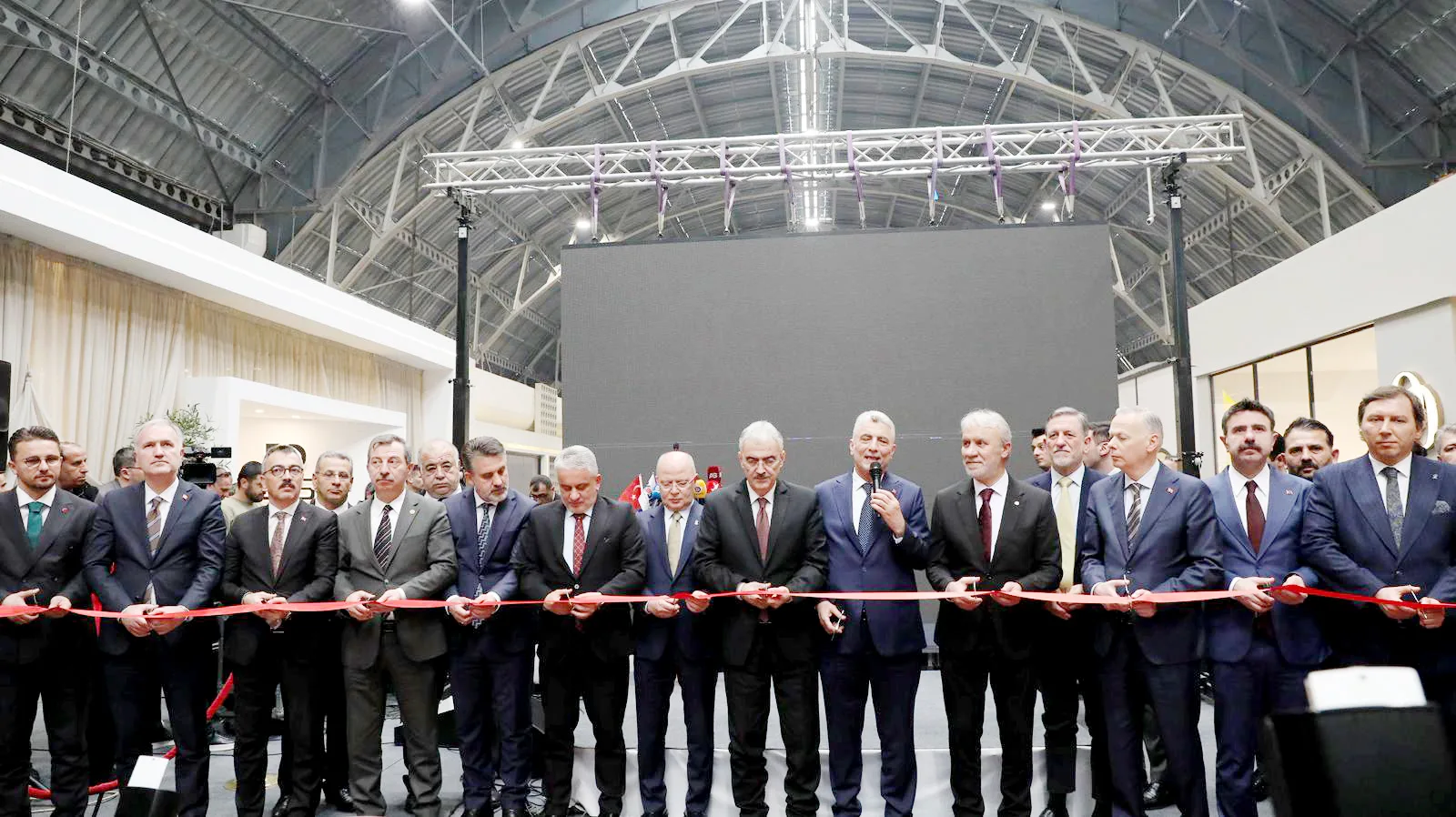 MODEF KAPILARINI AÇTI