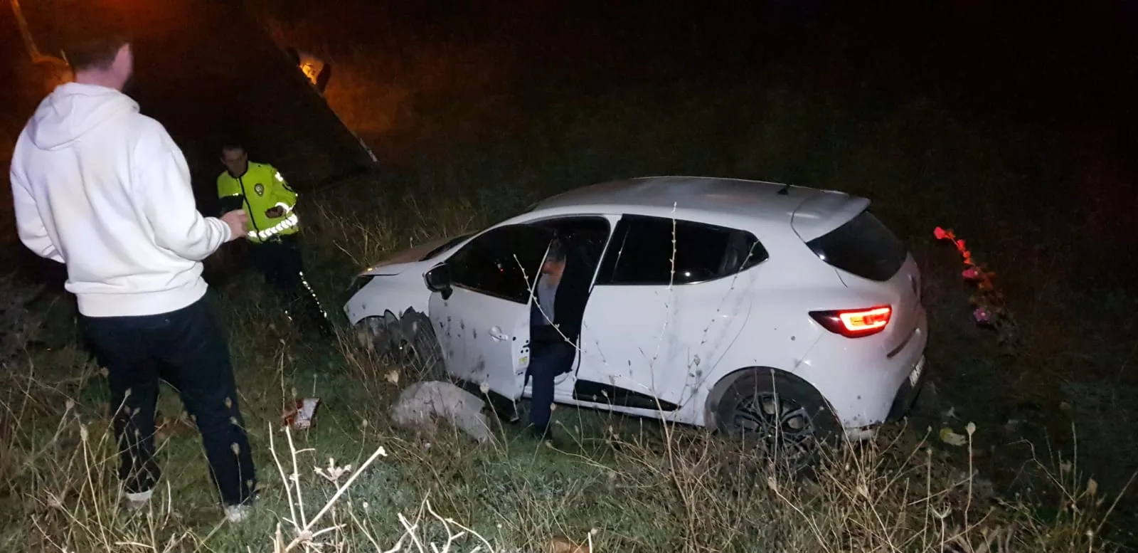 İnegöl'de takla atan araçta burnu kanamadan çıktı
