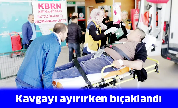 Kavgayı ayırırken bıçaklandı