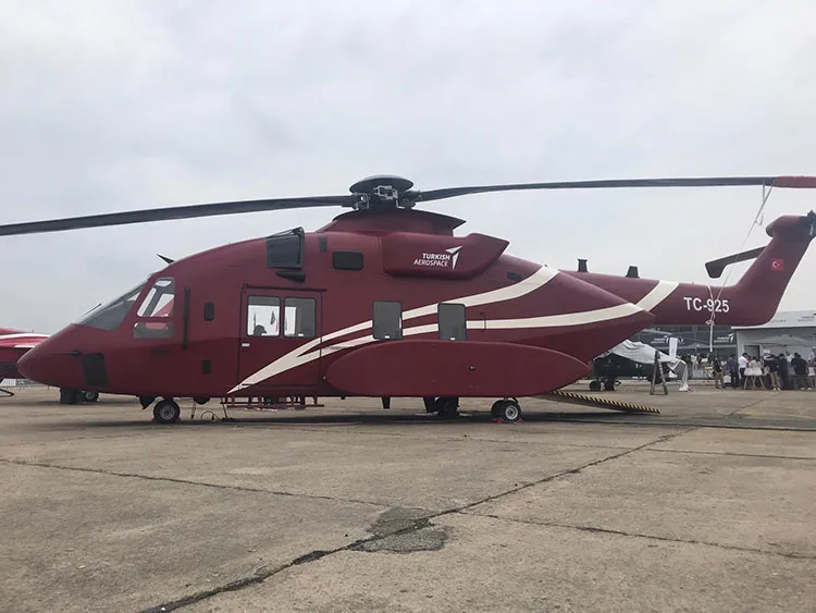Türkiye'nin yeni helikopteri T925 ilk kez vitrine çıktı