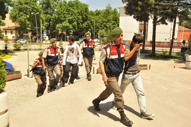 Hırsızlık zanlıları tutuklandı