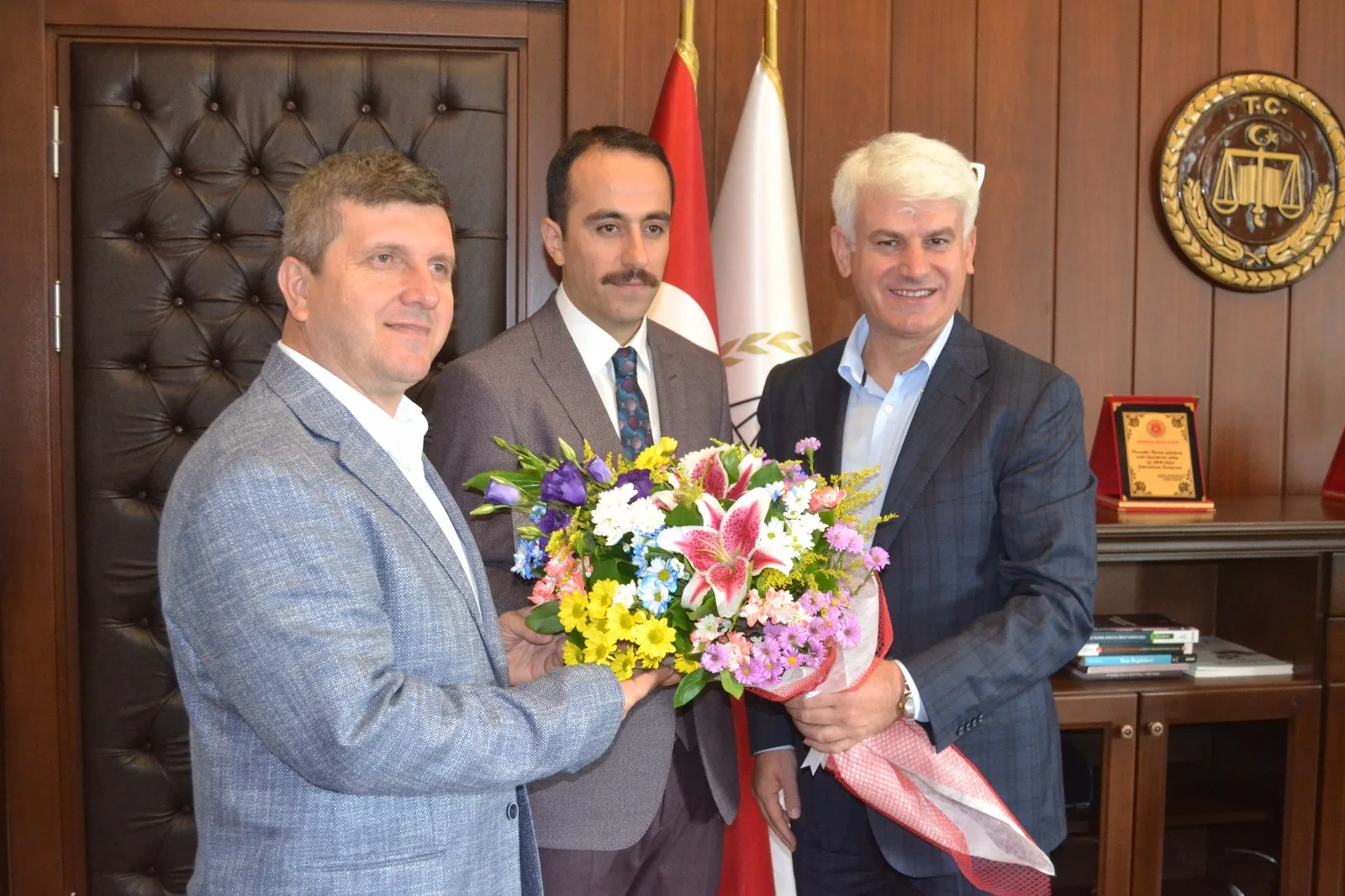 ŞAHiN'DEN BAŞSAVCIYA ZiYARET