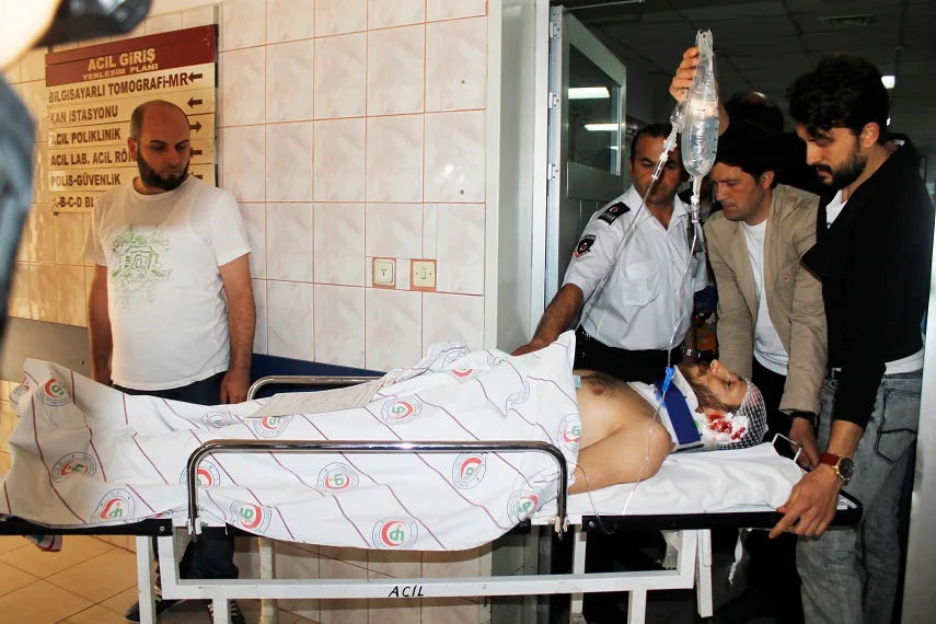 İşyeri önünde silahlı saldırıya uğradı
