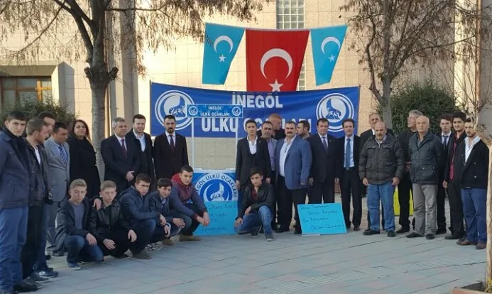 300 Uygur Türkü için imza kampanyası