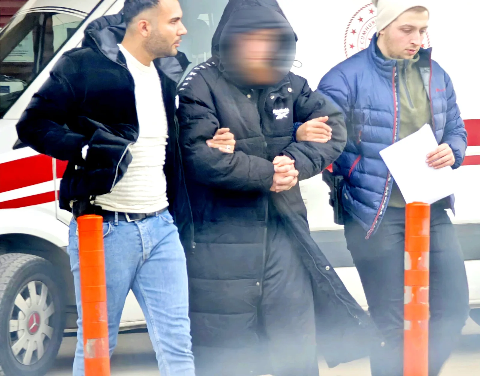 Dolandırıcılık suçundan aranan kişi kıskıvrak yakalandı