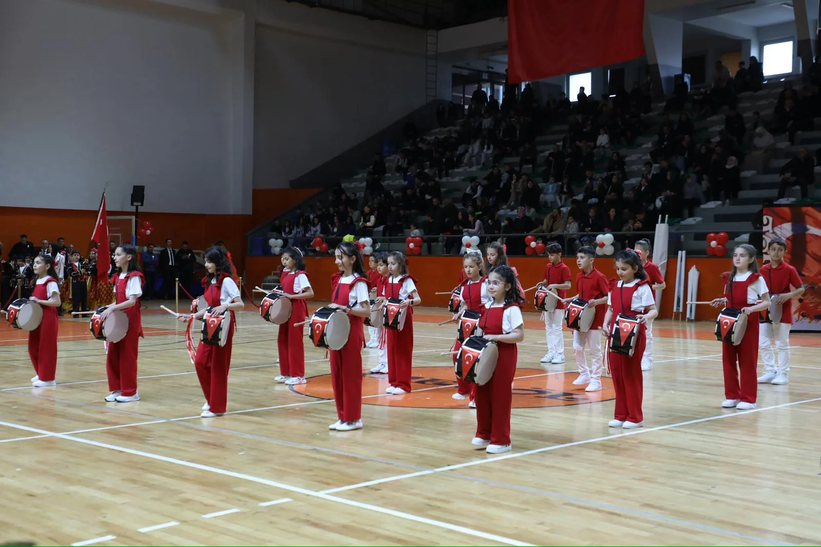23 Nisan Ulusal Egemenlik ve Çocuk Bayramı coşkuyla kutlandı