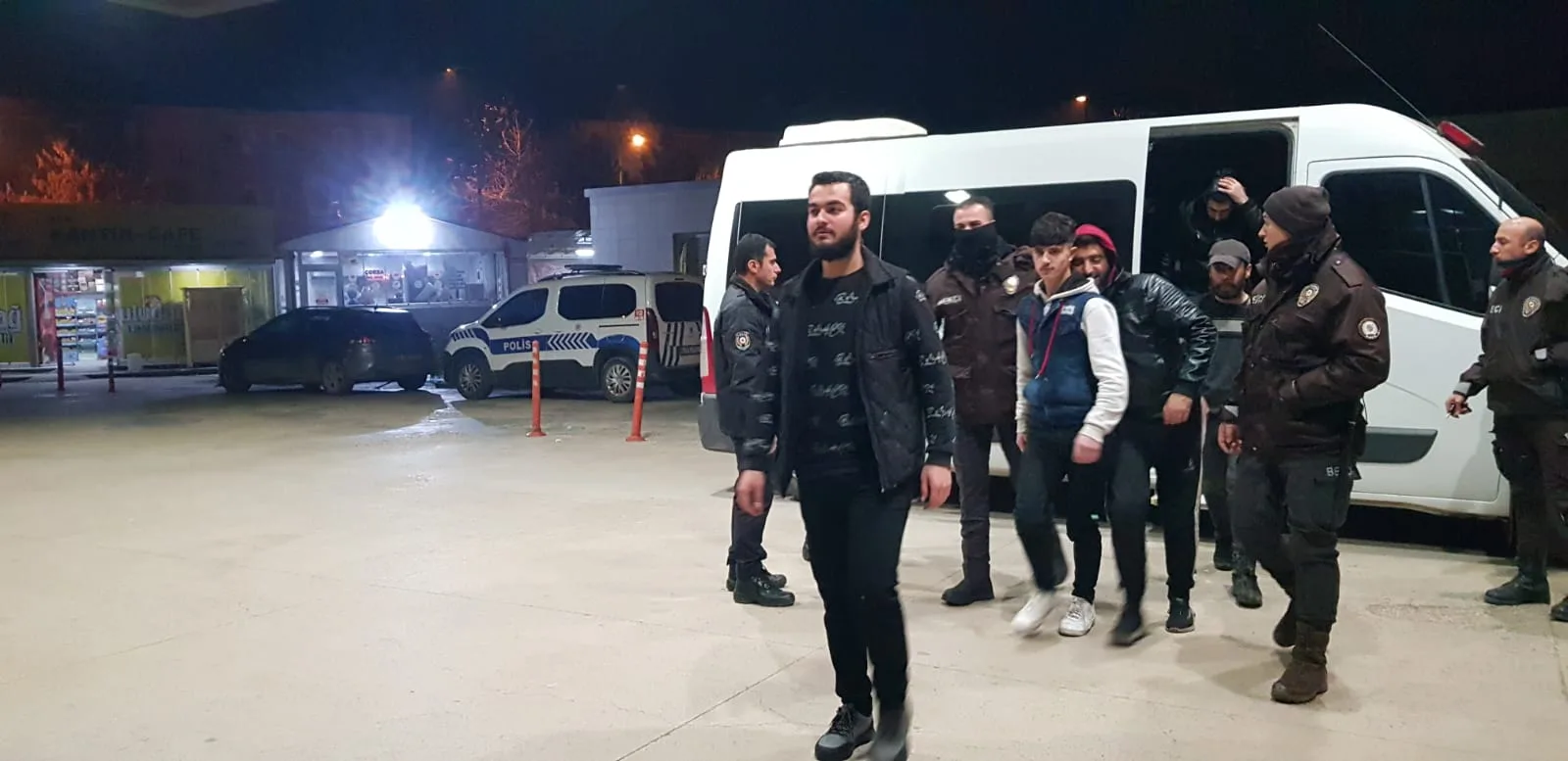 İnegöl’de kaçak göçmen operasyonları sürüyor 13 kişi sınır dışı edilecek