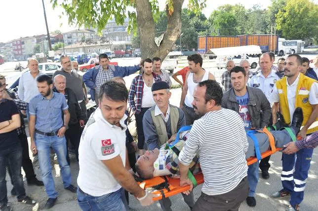 Karşıdan karşıya geçerken araba çarptı