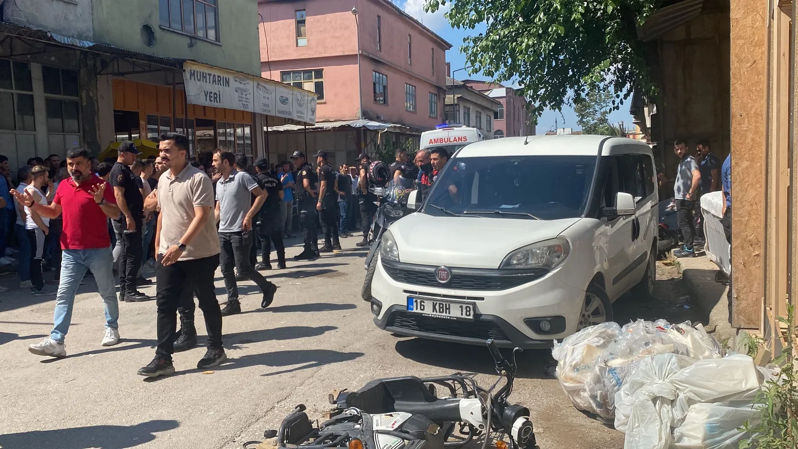Yabancı uyruklular ile vatandaşlar kavgaya tutuştu