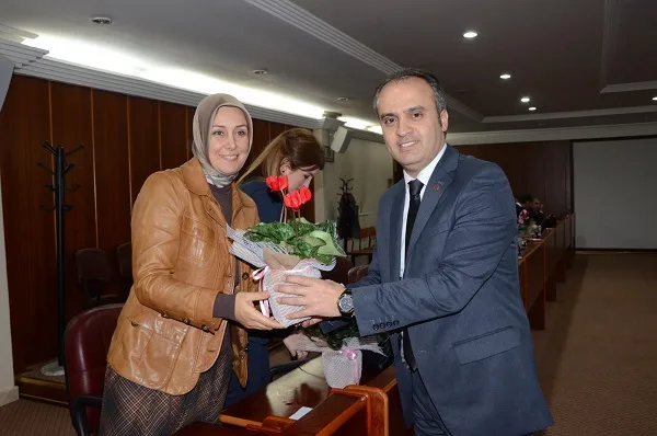 Aktaş’tan Meclis Üyesi Bayanlara çiçek