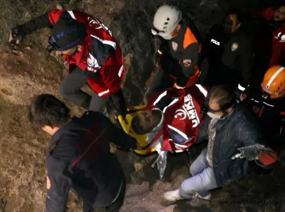 3 metre yüksekliğindeki kayalıkların düştü