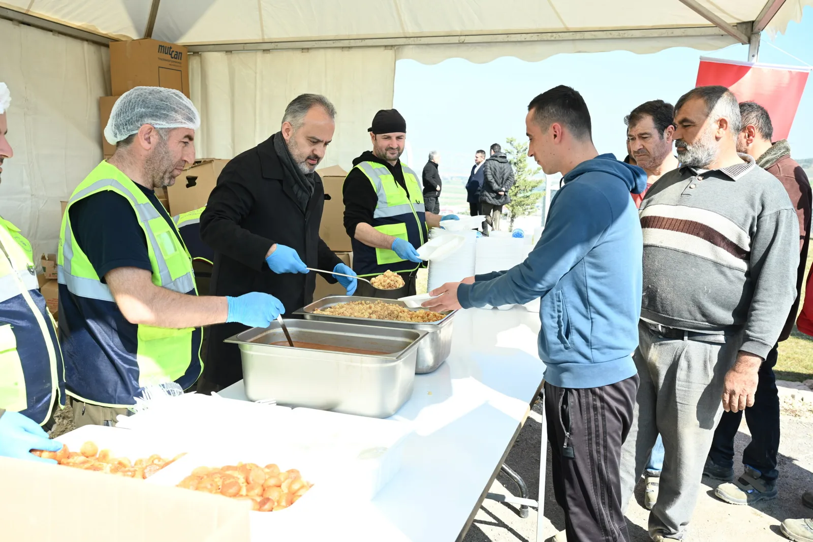 ‘Çarklar durmasın’ diye işçinin karavanası Bursa’dan