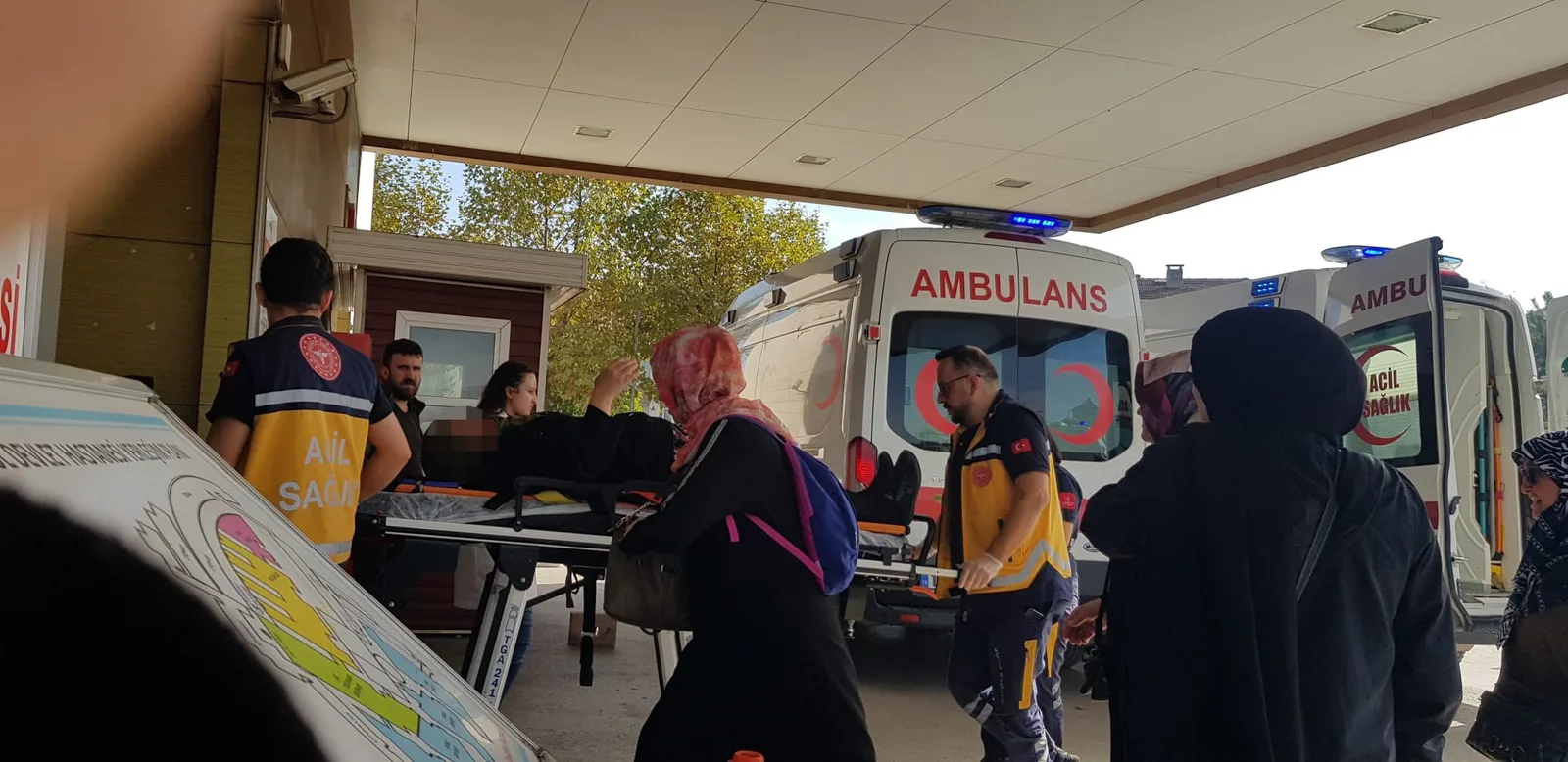 Geri manevra yapan otomobilin çarptığı kadın yaralandı