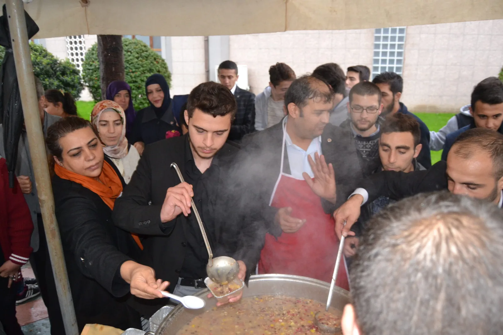 Ülkücülerden aşure ikramı