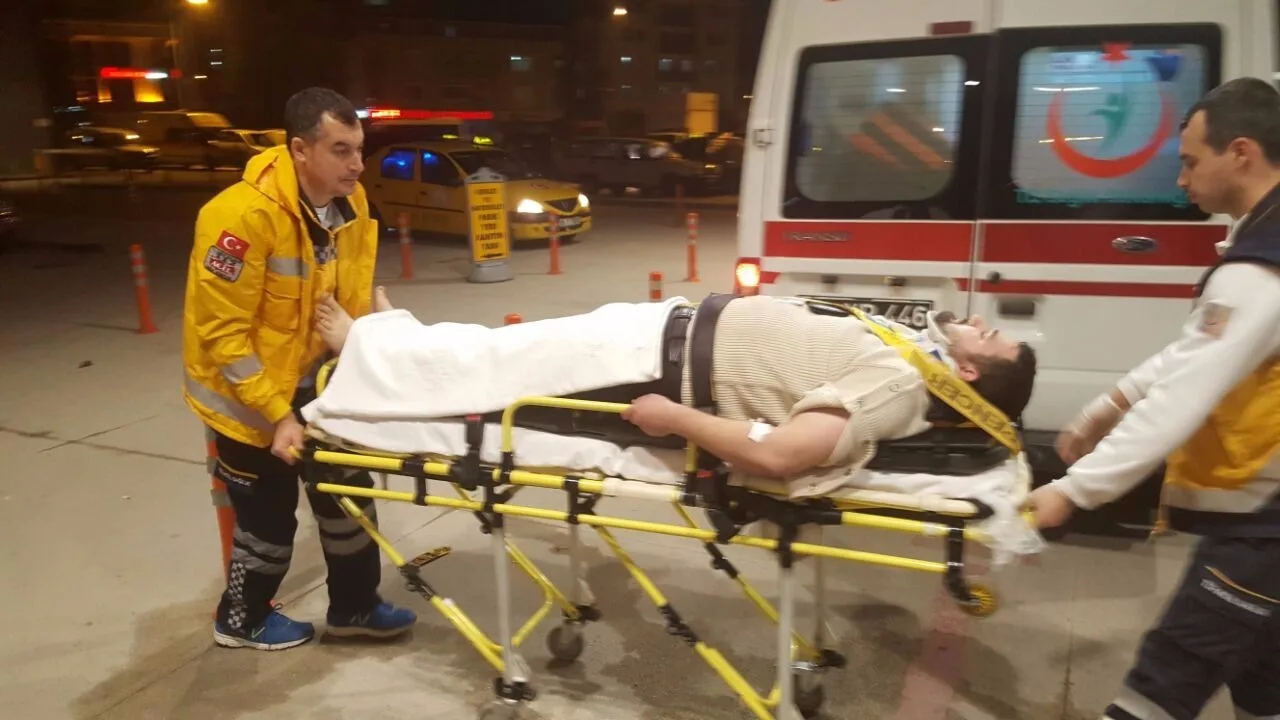 Balkondan düştü