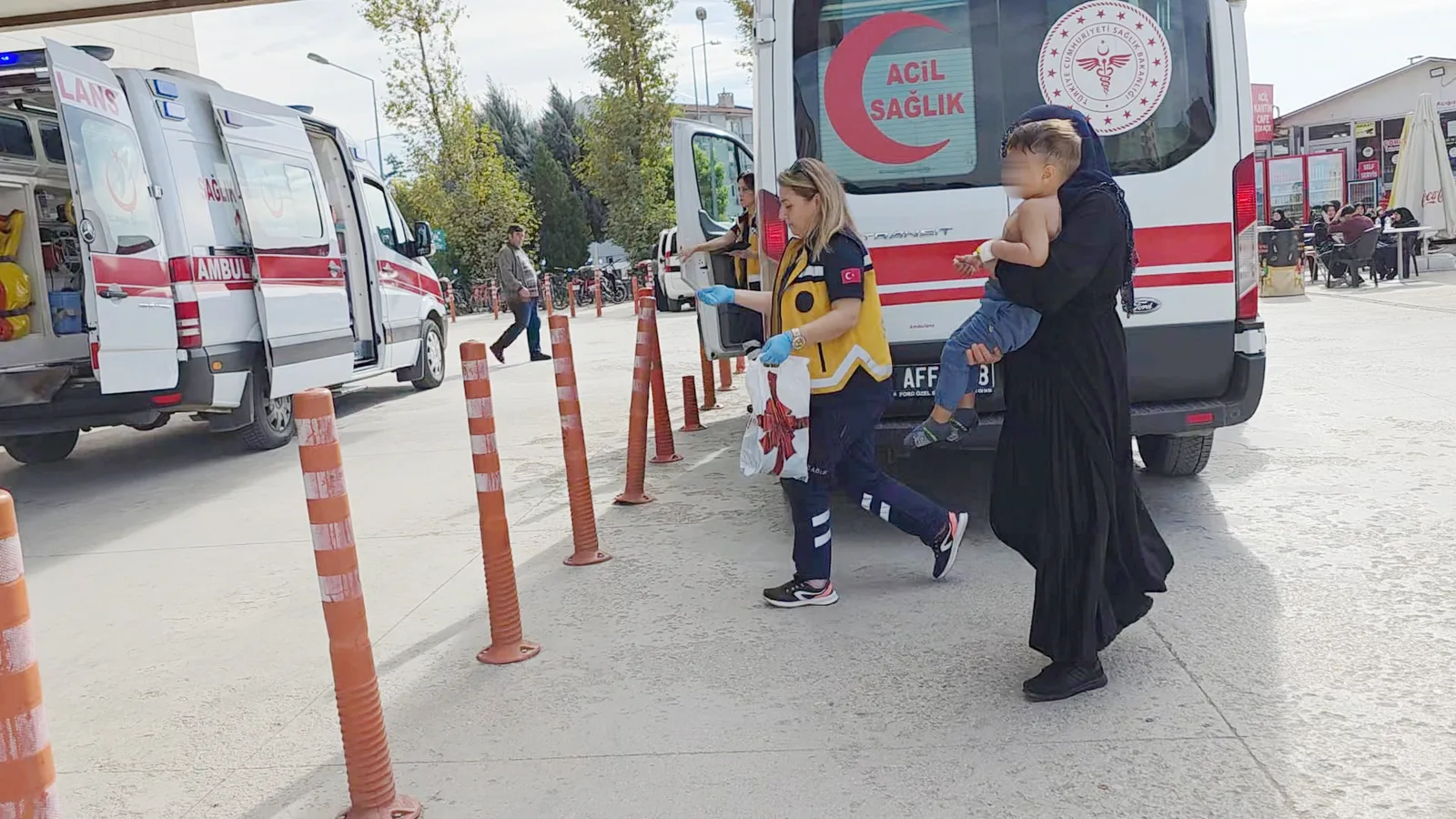 2 Yaşındaki çocuğun üzerine kaynar su döküldü
