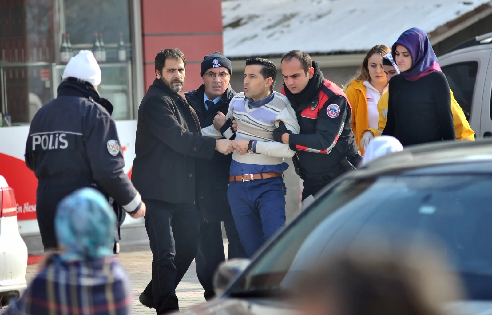 2 Kişi yaralanarak hastaneye kaldırıldı