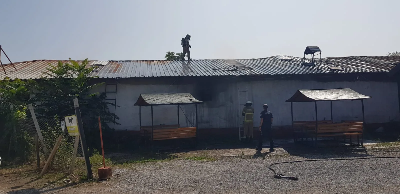 Mobilya malzemelerinin olduğu depoda yangın