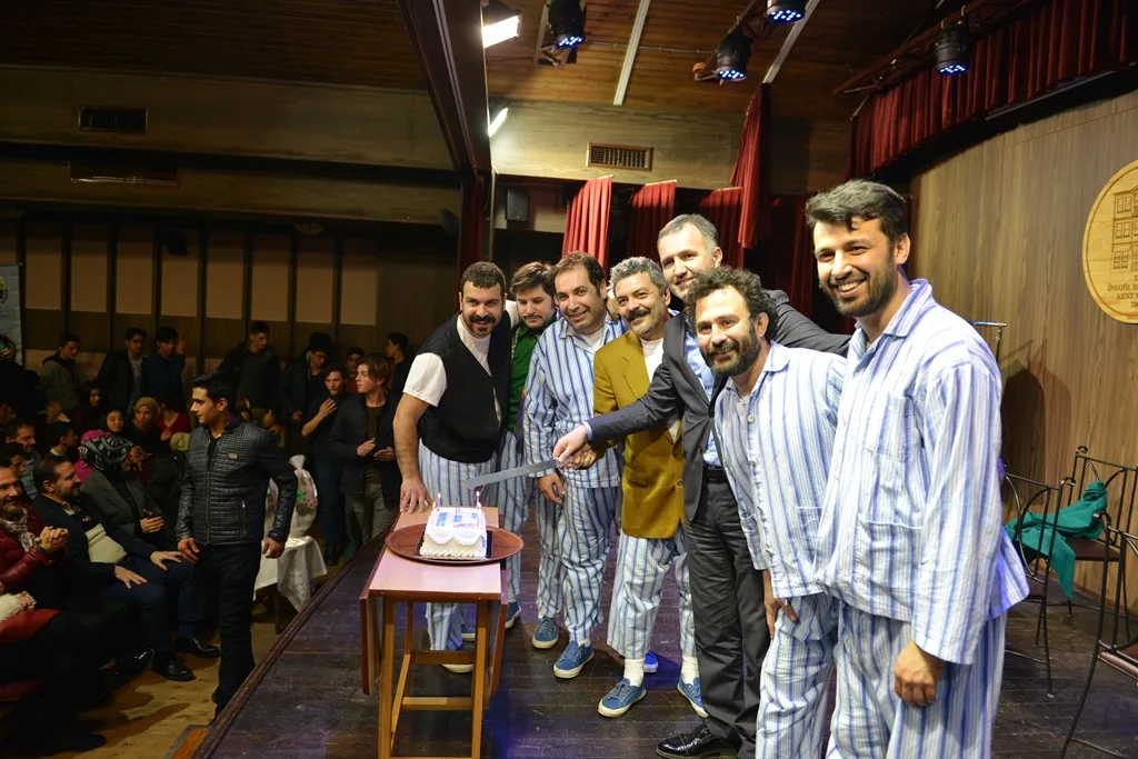Pijamalı adamlar kahkahaya boğdu