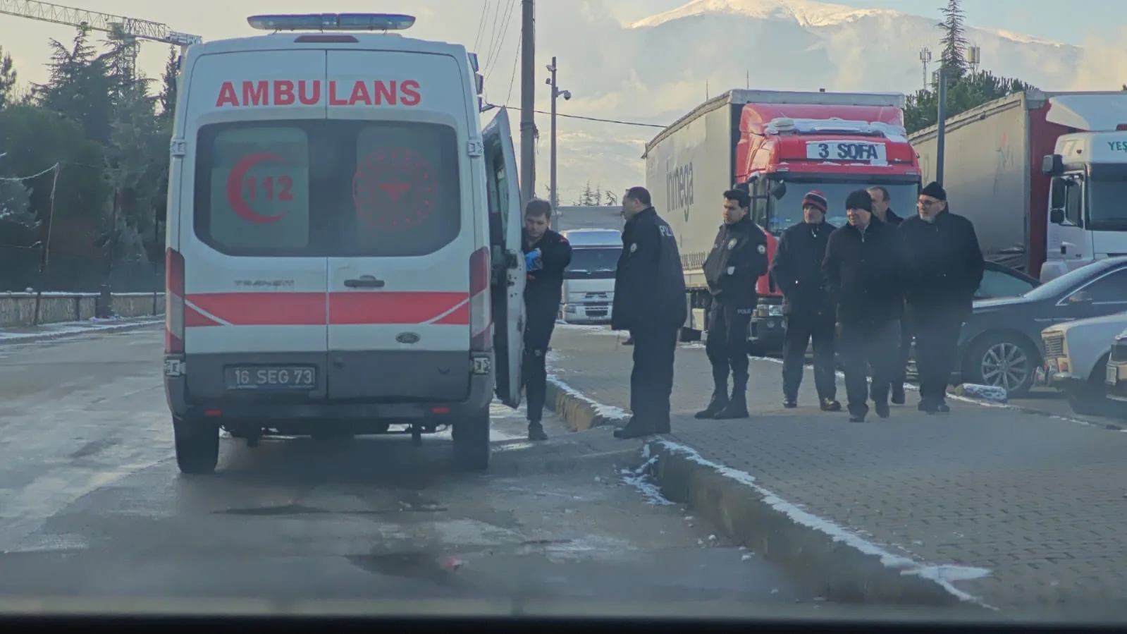 Kendine bıçakla zarar verdiği iddia edilen kişi tedavi altına alındı