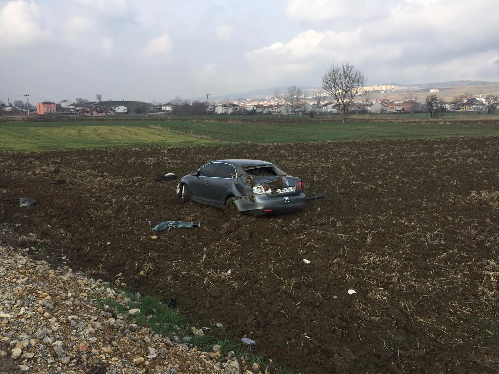 Takla atıp tarlaya uçtu