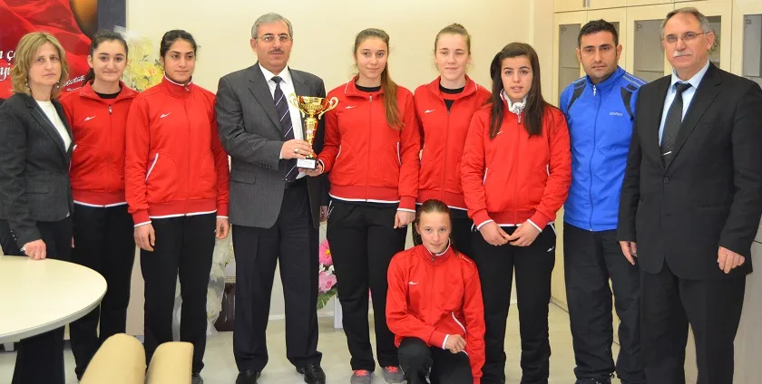 Şampiyonlar Bilican'ın makamında