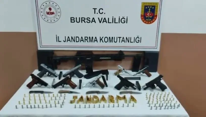 İnegöl'de kaçak silah operasyonu: 2 gözaltı