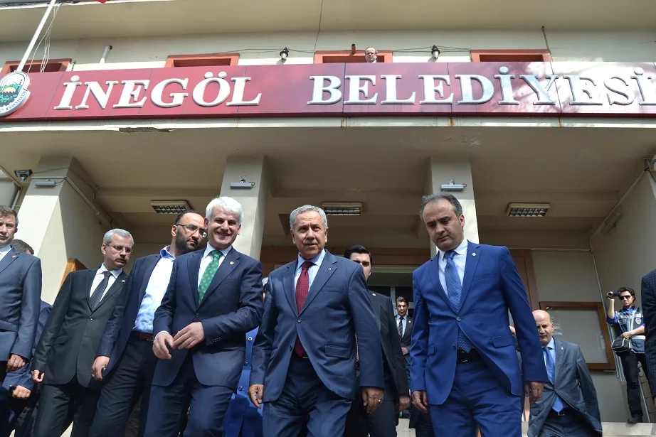 Arınç’tan AK Parti teşkilatına övgü