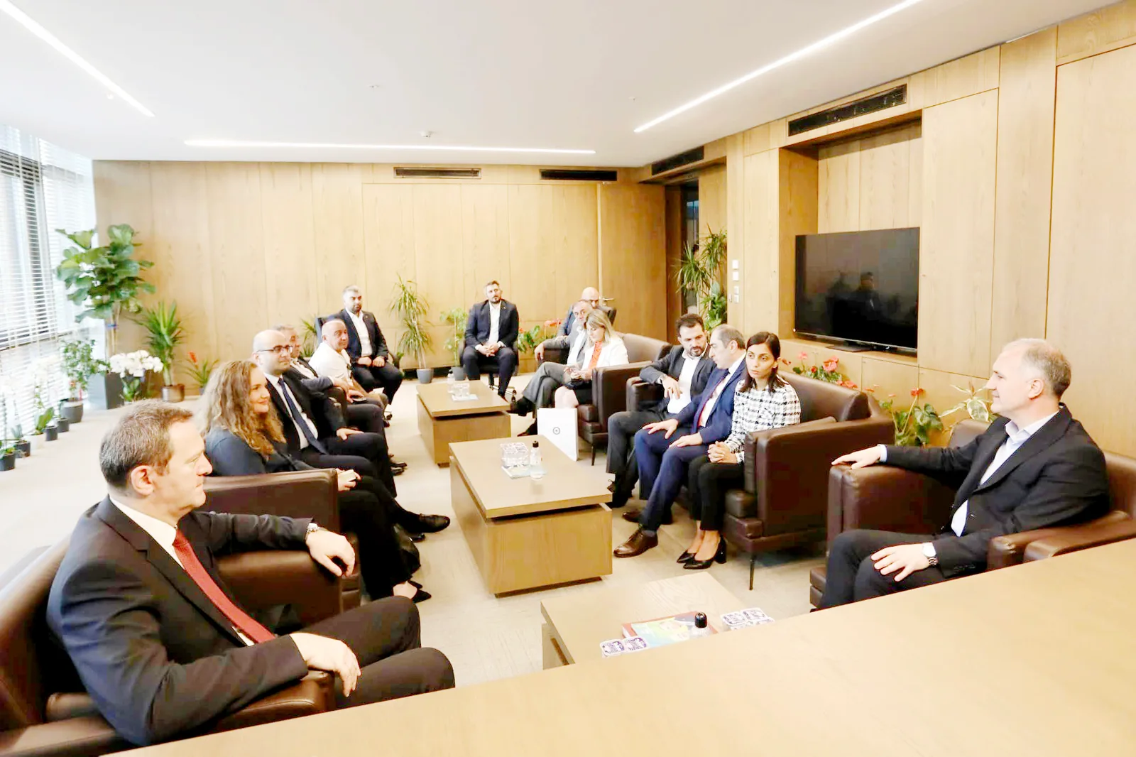 Gürcü diplomatlardan İnegöl’e çıkarma