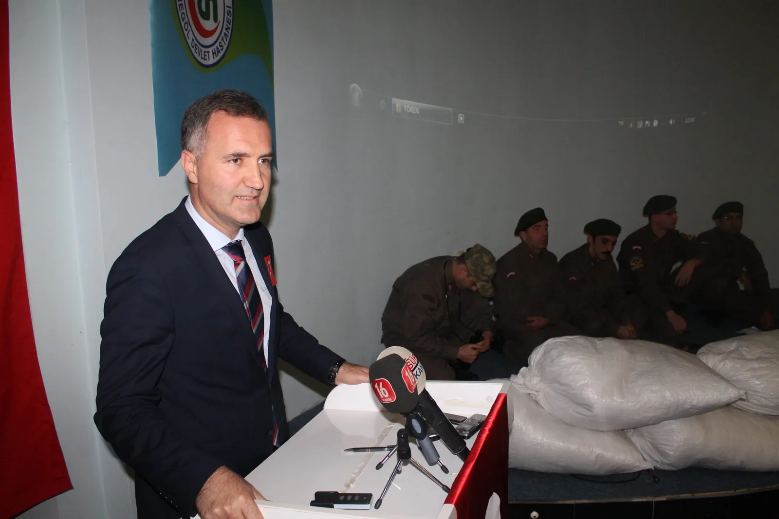 Gözyaşlarını tutamadılar