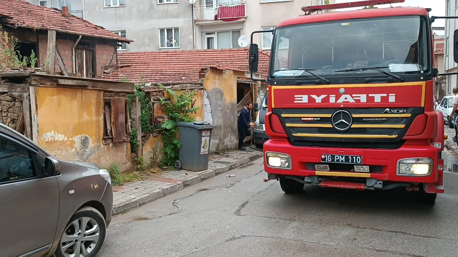 Metruk binada yangın